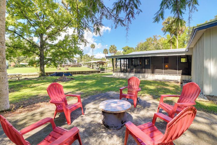 Charming Canalfront Retreat w / Double Boat Slip!