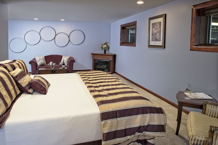 Room 32 of 53