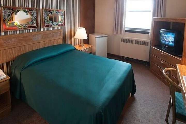 Room 6 of 13