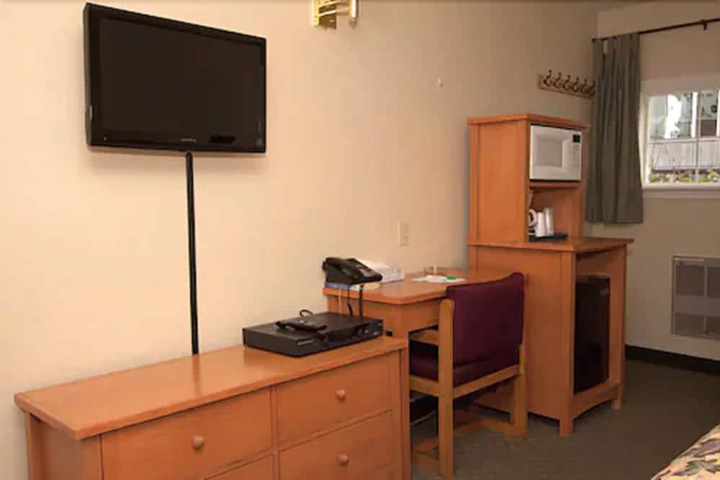 Room 9 of 33