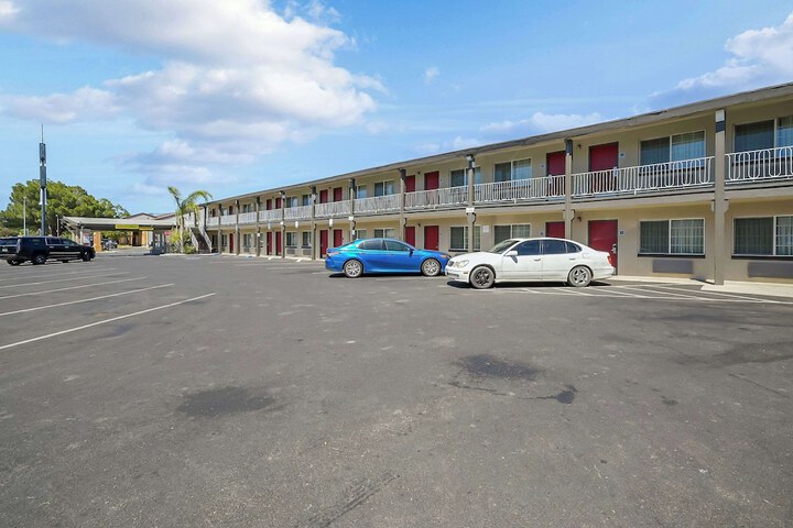 Hotel 7 of 49