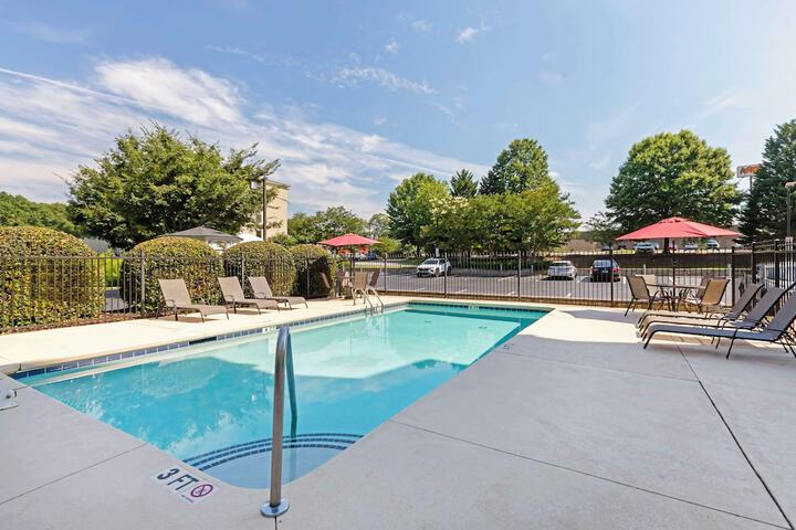 Pool 4 of 35