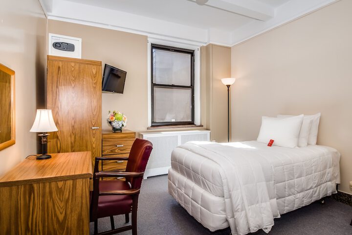 Room 17 of 37