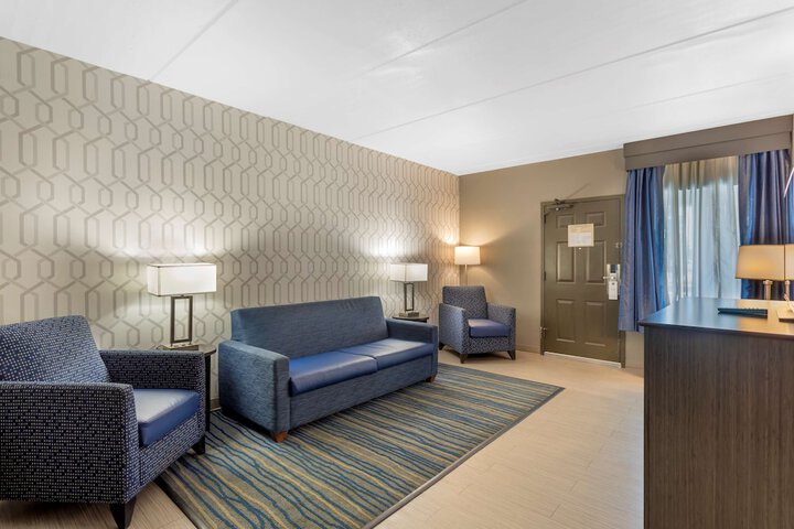 Room 32 of 44