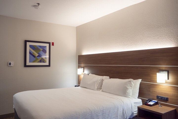 Holiday Inn Express & Suites Greenville Airport by IHG