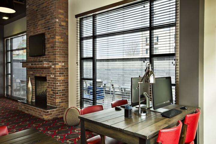 Business Center 17 of 17