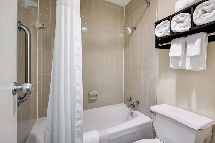 Quality Inn & Suites Mt. Chalet