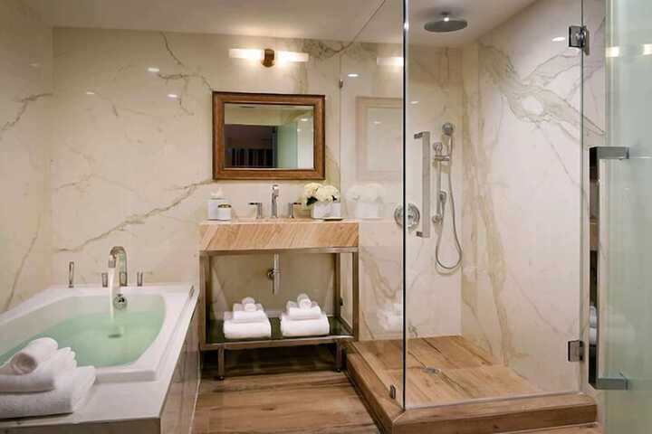 Room 4 of 32