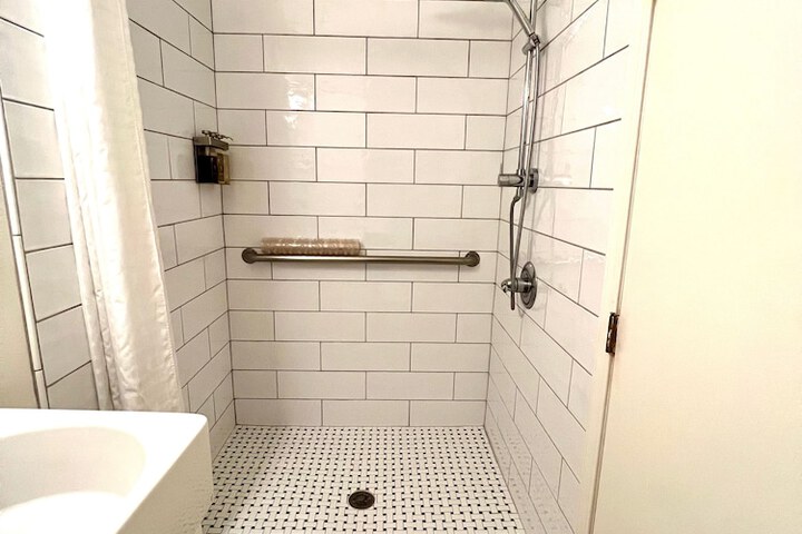 Room 21 of 33