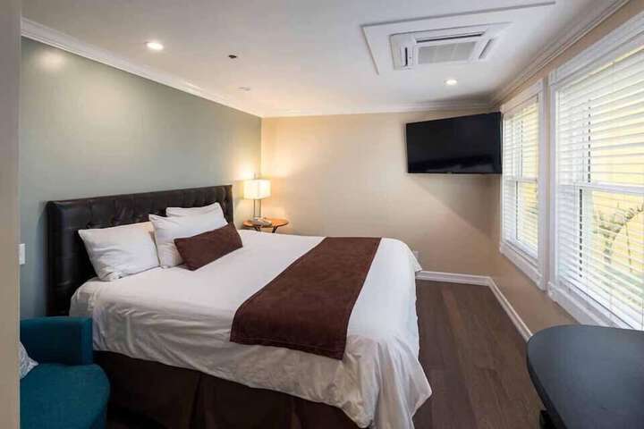 Glenmore Plaza Hotel
