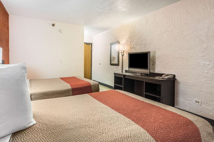 Room 10 of 27