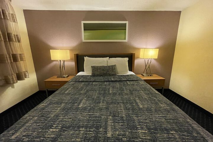 Room 32 of 81