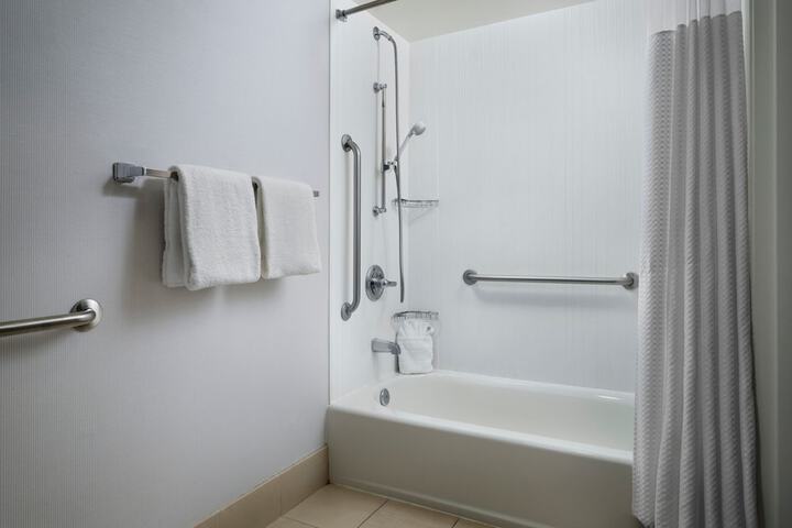 Room 14 of 33