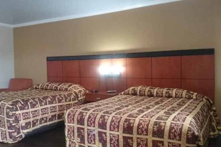 Room 10 of 18