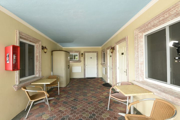 Ballroom/Hall 82 of 106