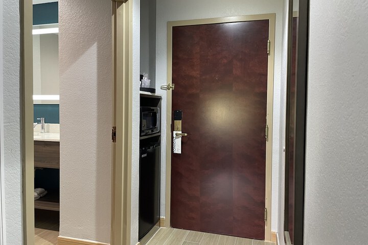 Room 16 of 60