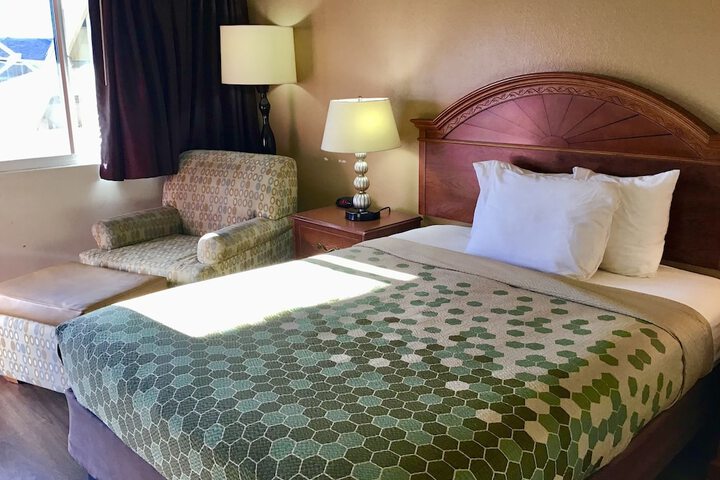 Room 13 of 27