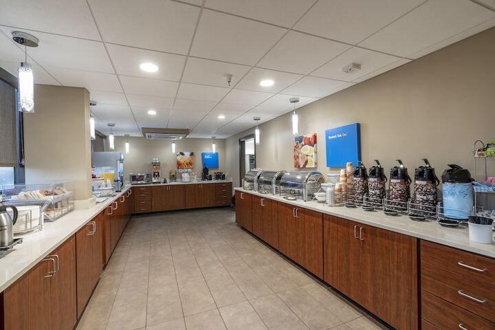 Comfort Inn & Suites at Copeland Tower