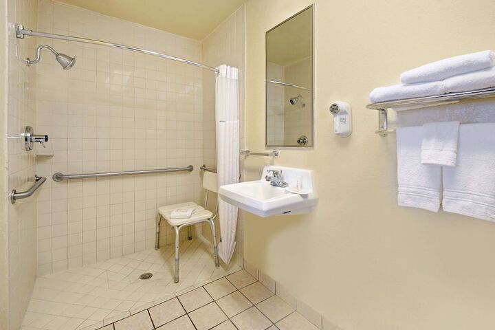 Room 5 of 27