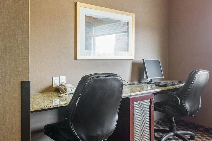 Business Center 39 of 40