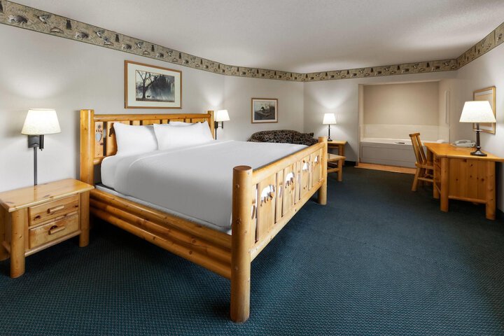 Shell Lake Lodge a Travelodge by Wyndham