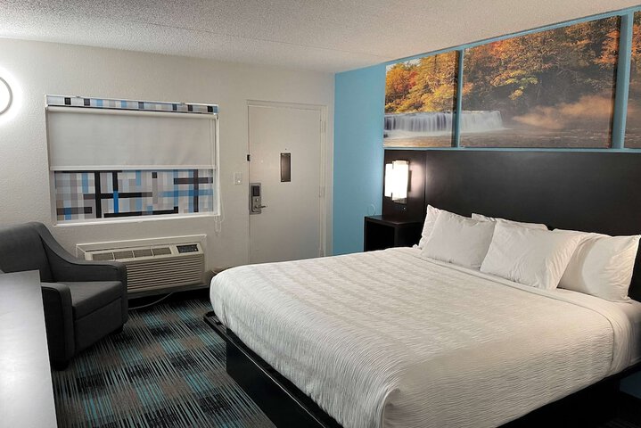 Room 6 of 14