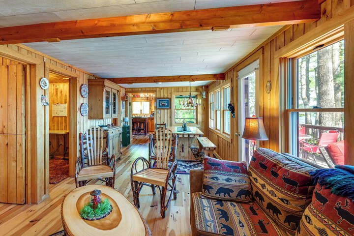 Waterfront Maine Vacation Rental w / Private Dock
