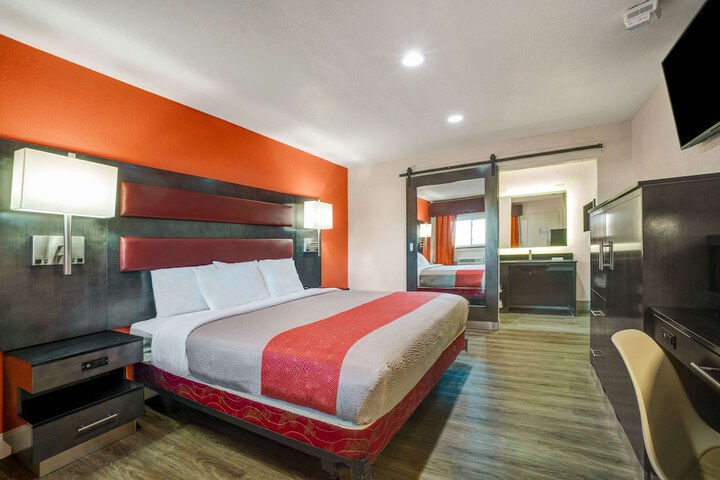 Room 43 of 49