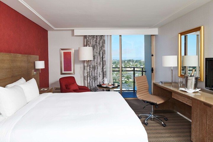 DoubleTree by Hilton Torrance - South Bay