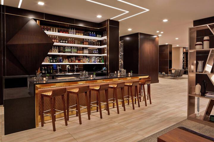 Lounge 41 of 47