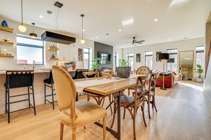1 Block to Lake City Marina: Condo w / Rooftop Deck