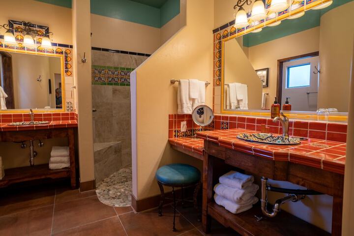 Hacienda Del Sol Guest Ranch Resort