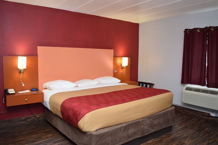 Room 8 of 26