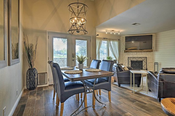 Modern Townhome w / Patio Next Door to Resort