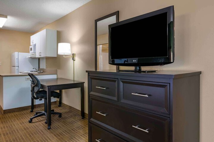 Room 10 of 27