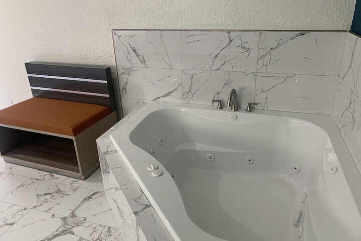 Room 18 of 28