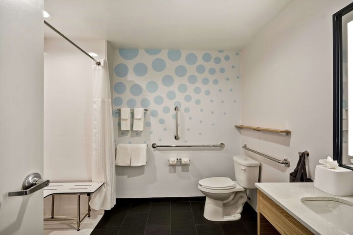Room 14 of 34