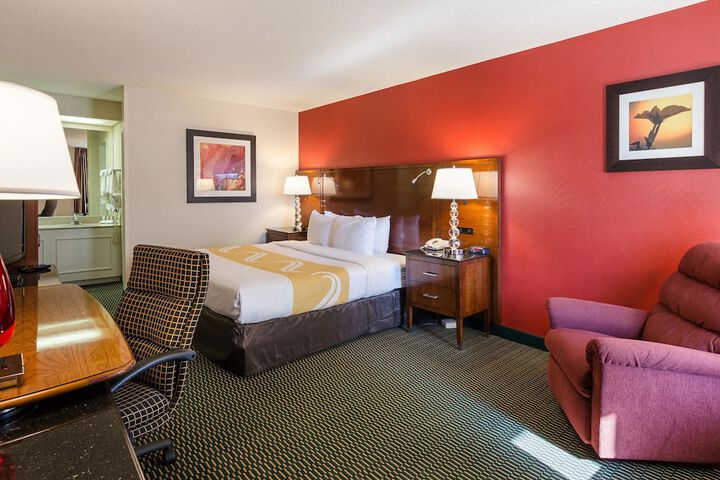 Room 25 of 38