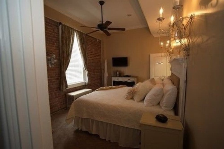 Hamilton House Inn