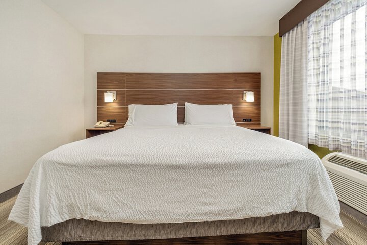 Room 215 of 348