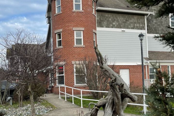 Tides Inn & Suites
