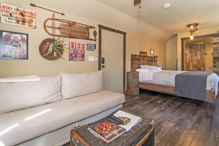 Room 103 of 191