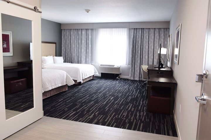 Hampton Inn & Suites Des Moines / Urbandale