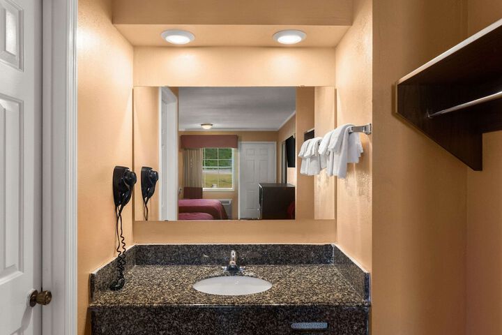 Room 40 of 40