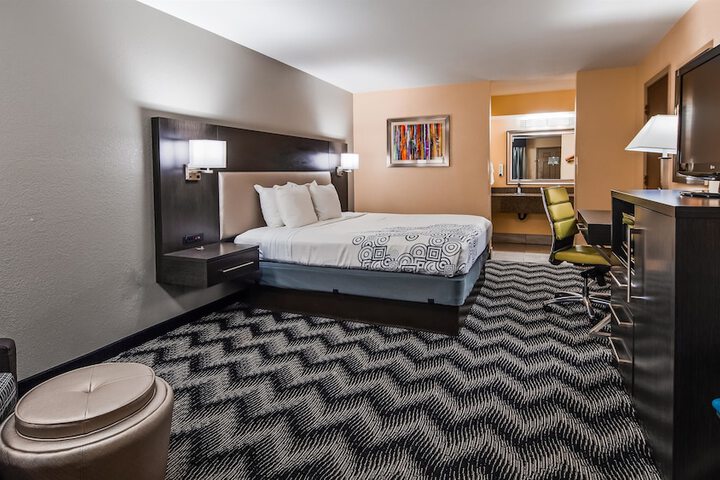 Room 19 of 32