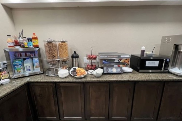 Breakfast/Coffee Service 29 of 30