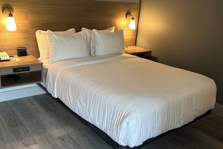 Room 48 of 76