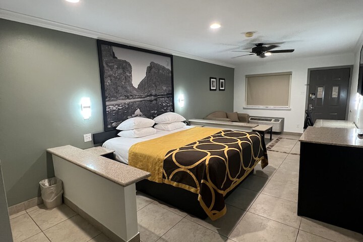 Room 51 of 54