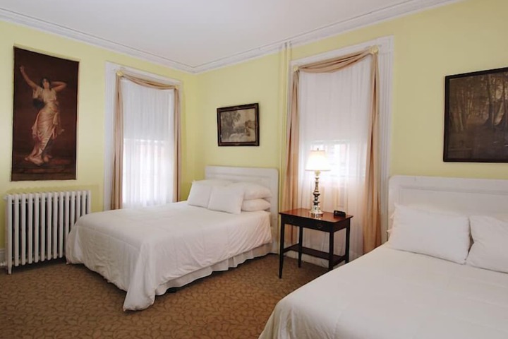 Room 13 of 30