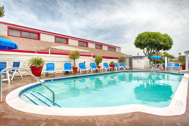 Pool 6 of 27